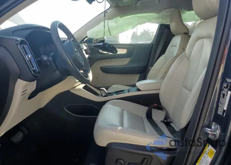 2021 Volvo Xc40 T4 Momentum z USA, uszkodzony, nr VIN YV4AC2HK4M2604185